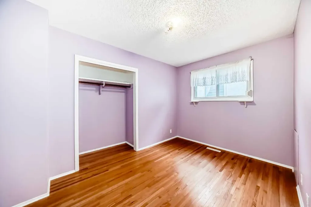 301 Whitney Crescent SE Calgary AB T2J 1E7