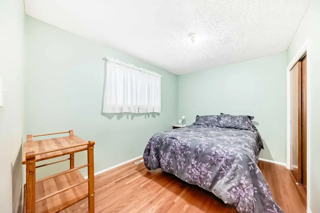 301 Whitney Crescent SE Calgary AB T2J 1E7