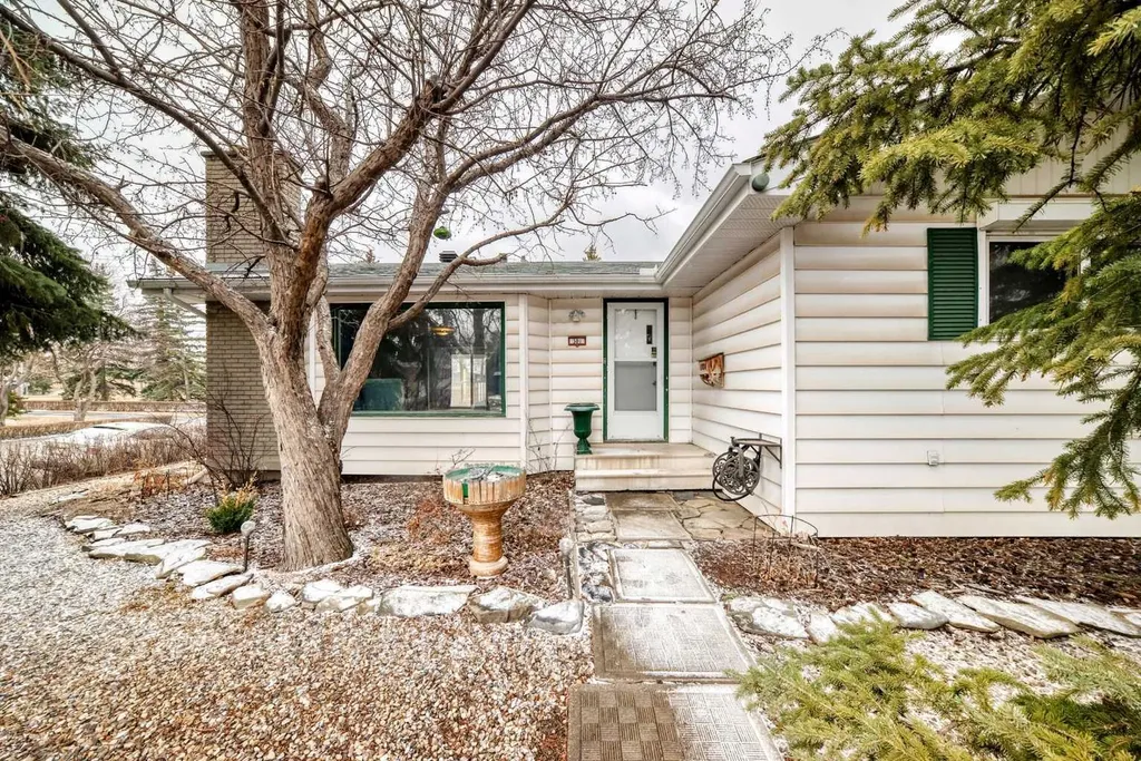 301 Whitney Crescent SE Calgary AB T2J 1E7