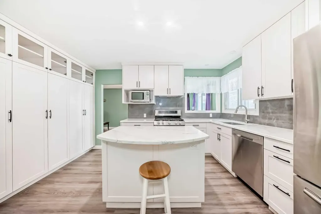 301 Whitney Crescent SE Calgary AB T2J 1E7