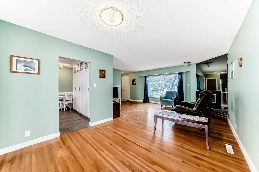 301 Whitney Crescent SE Calgary AB T2J 1E7