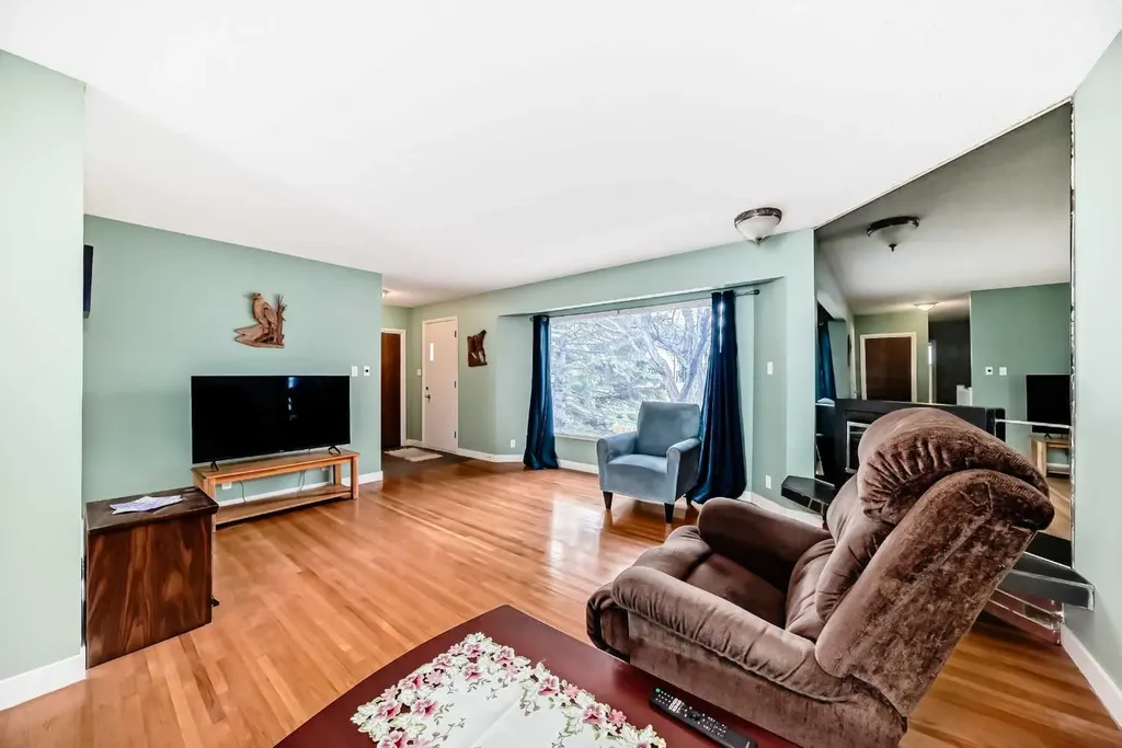 301 Whitney Crescent SE Calgary AB T2J 1E7
