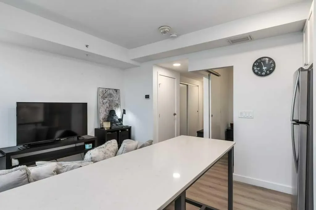 123 4 Street NE Calgary AB T2E 8K3