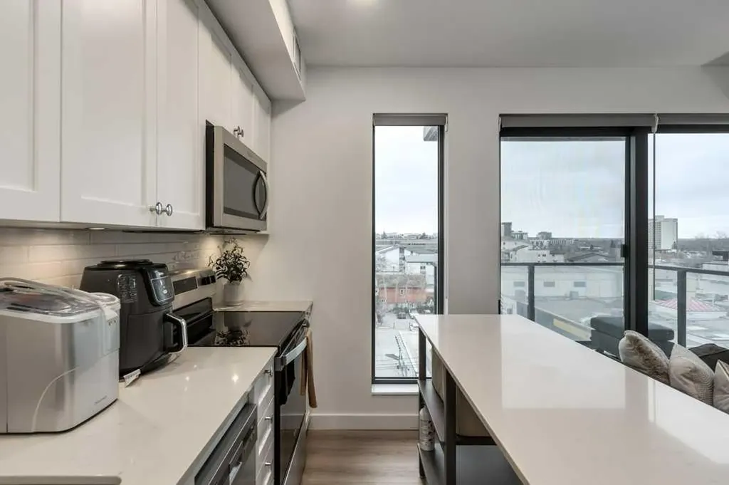 123 4 Street NE Calgary AB T2E 8K3
