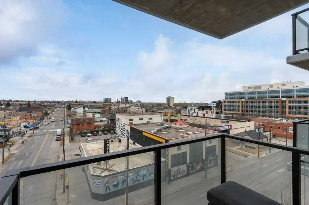 123 4 Street NE Calgary AB T2E 8K3
