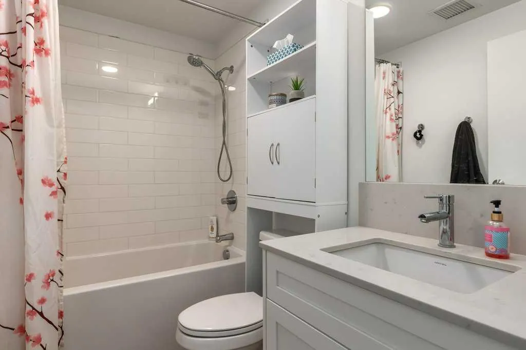 123 4 Street NE Calgary AB T2E 8K3