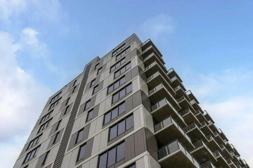 123 4 Street NE Calgary AB T2E 8K3
