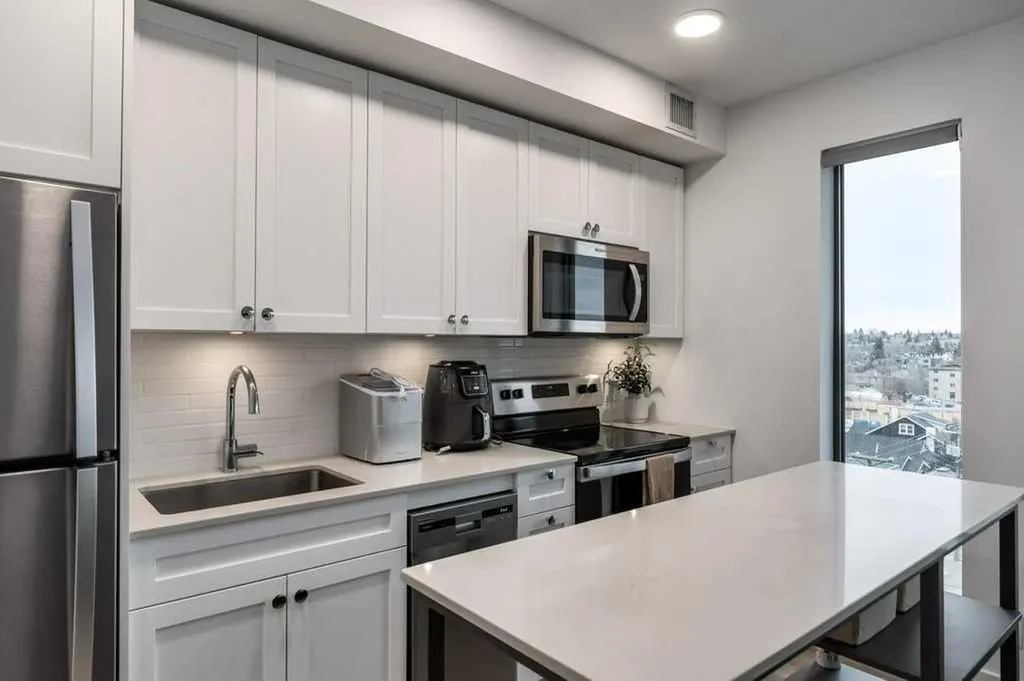 123 4 Street NE Calgary AB T2E 8K3