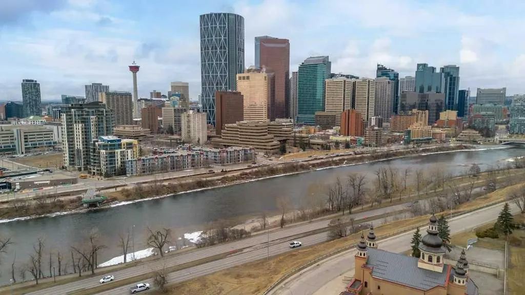 123 4 Street NE Calgary AB T2E 8K3