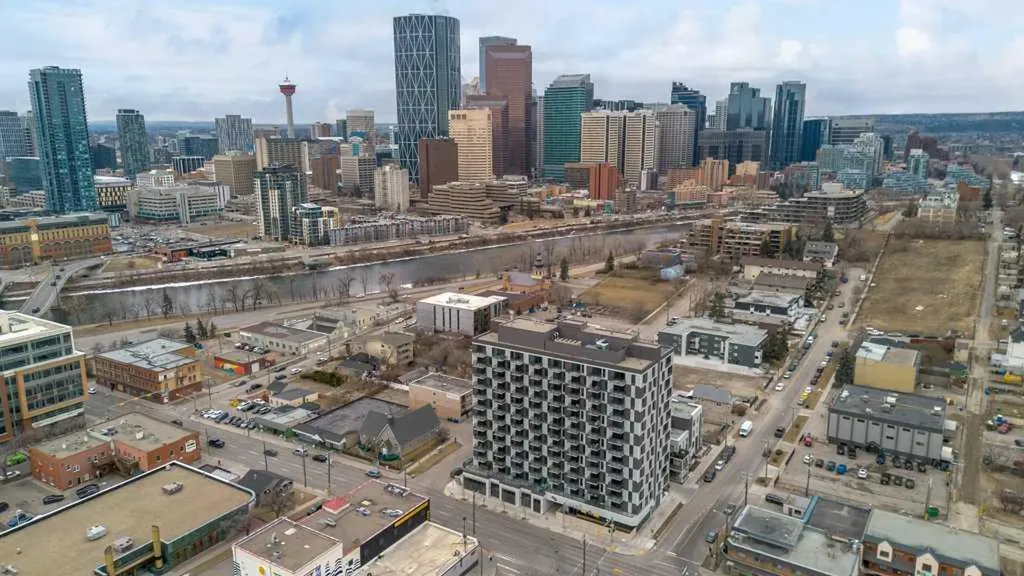 123 4 Street NE Calgary AB T2E 8K3