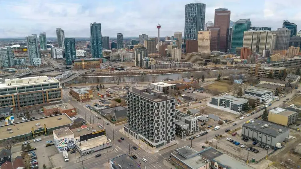 123 4 Street NE Calgary AB T2E 8K3