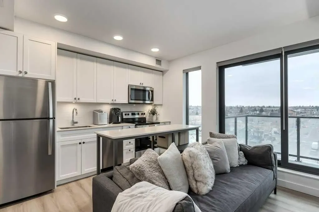 123 4 Street NE Calgary AB T2E 8K3