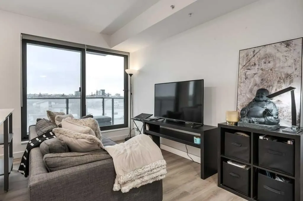 123 4 Street NE Calgary AB T2E 8K3