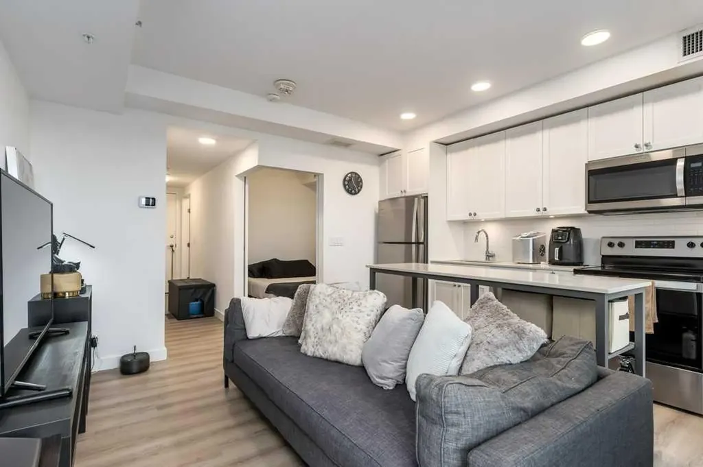 123 4 Street NE Calgary AB T2E 8K3