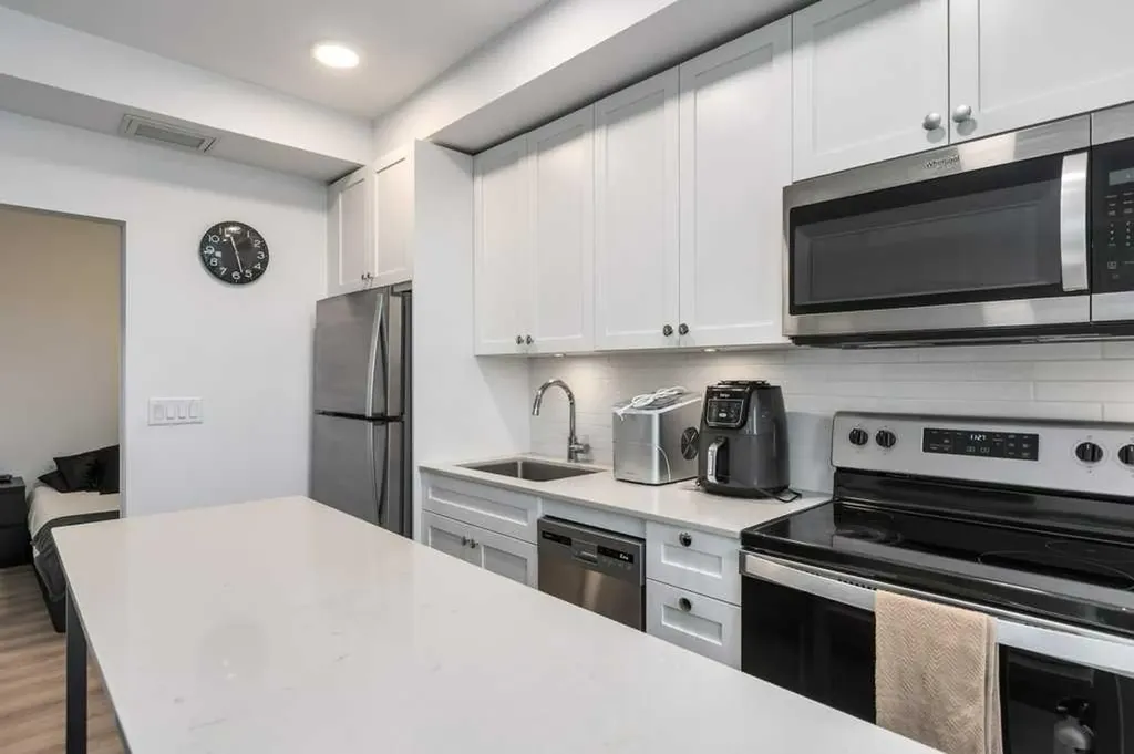 123 4 Street NE Calgary AB T2E 8K3