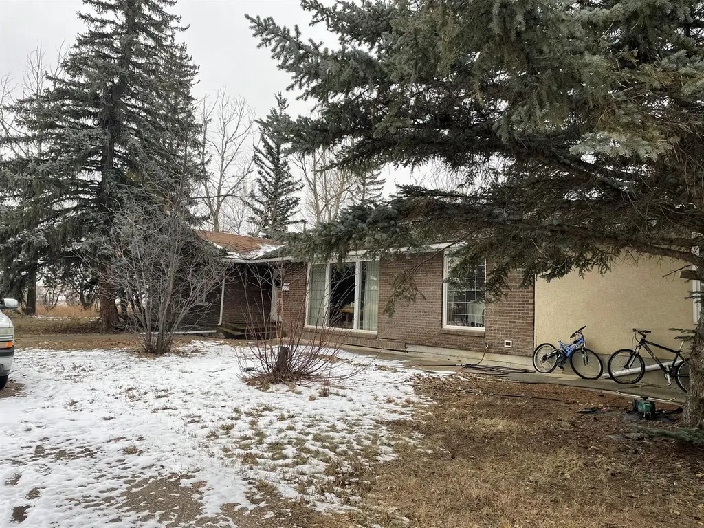 2825 Walsh Drive W Lethbridge AB T1J 5A9