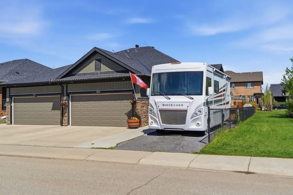 561 Boulder Creek Green SE Langdon AB T0J 1Z3