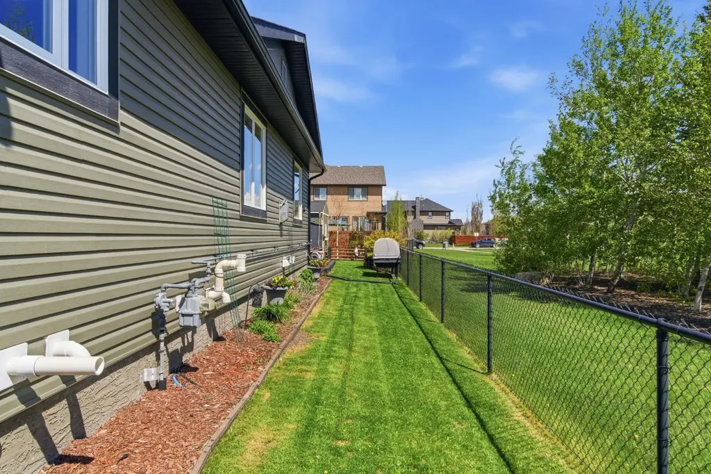 561 Boulder Creek Green SE Langdon AB T0J 1Z3
