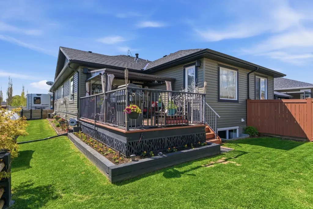 561 Boulder Creek Green SE Langdon AB T0J 1Z3