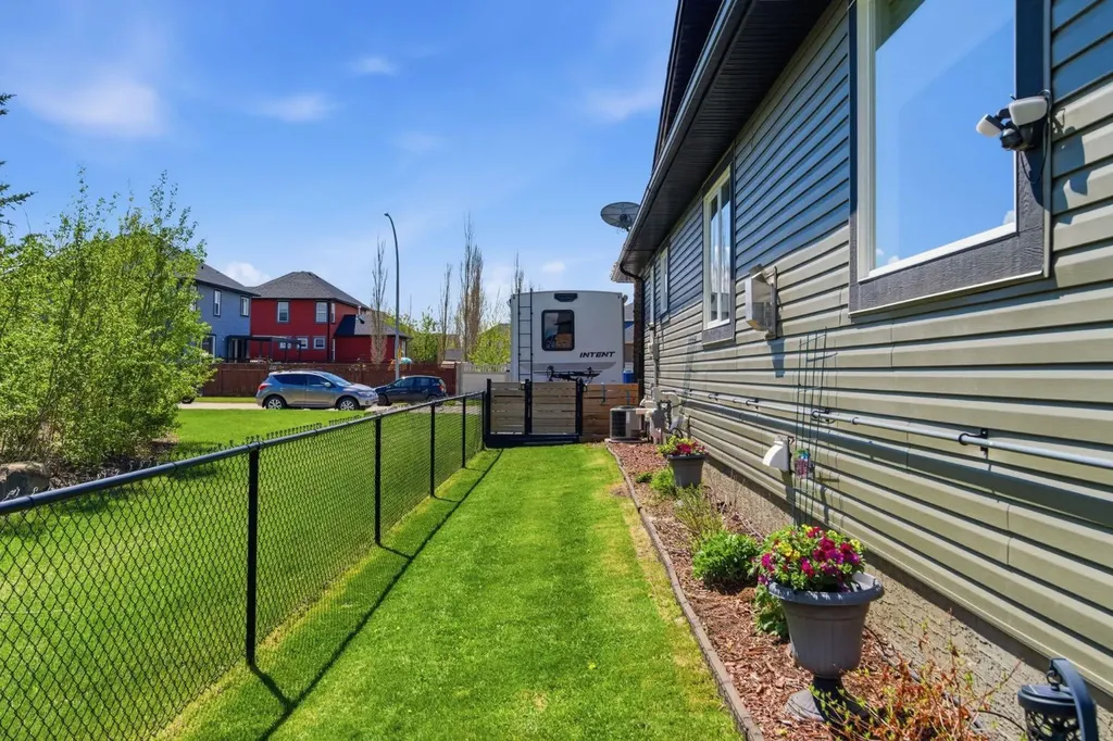 561 Boulder Creek Green SE Langdon AB T0J 1Z3