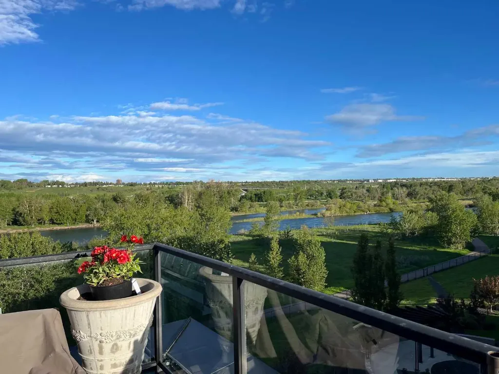 211 Quarry Way SE Calgary AB T2C 5M7