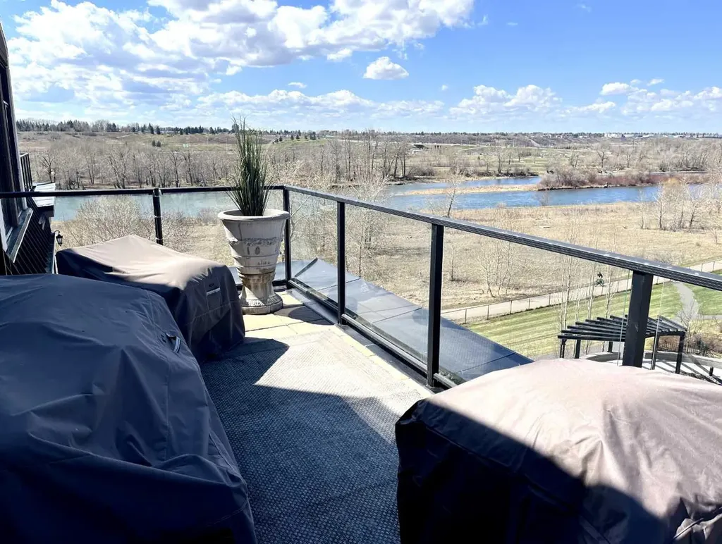 211 Quarry Way SE Calgary AB T2C 5M7
