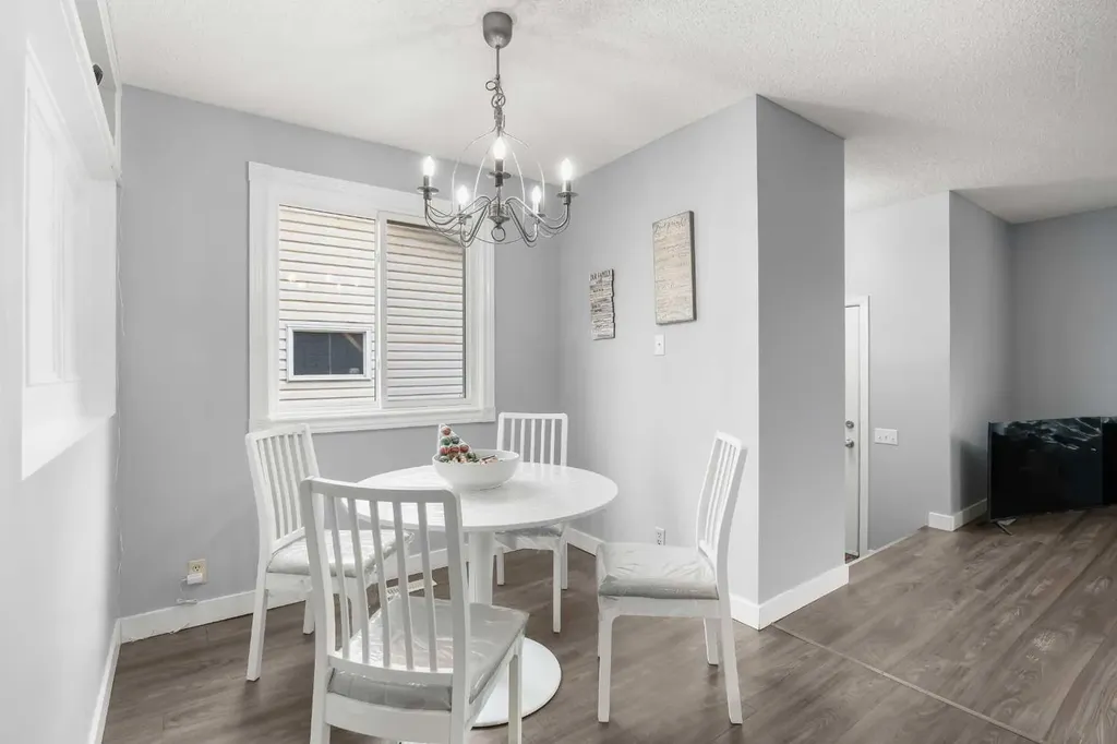 23 Edgedale Road NW Calgary AB T3A 2P6