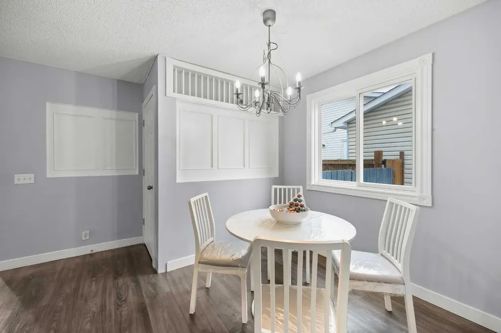 23 Edgedale Road NW Calgary AB T3A 2P6