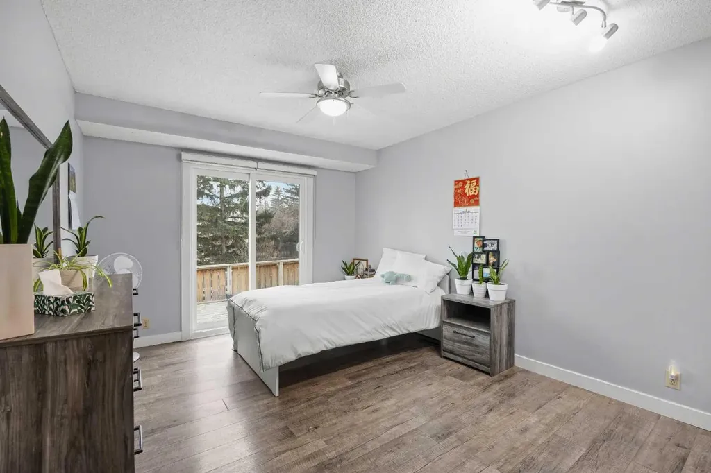 23 Edgedale Road NW Calgary AB T3A 2P6
