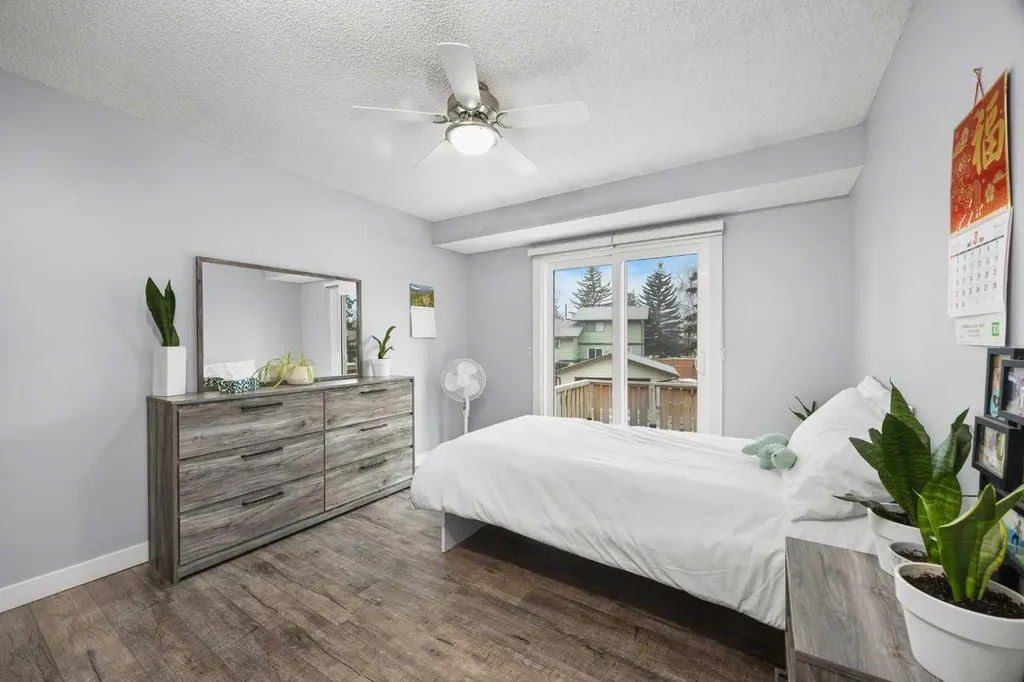 23 Edgedale Road NW Calgary AB T3A 2P6