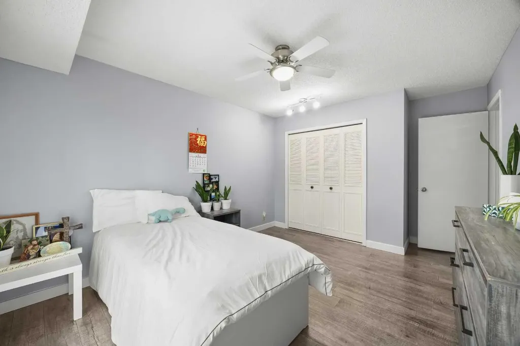 23 Edgedale Road NW Calgary AB T3A 2P6