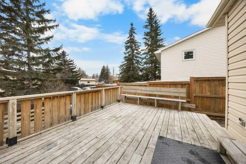 23 Edgedale Road NW Calgary AB T3A 2P6