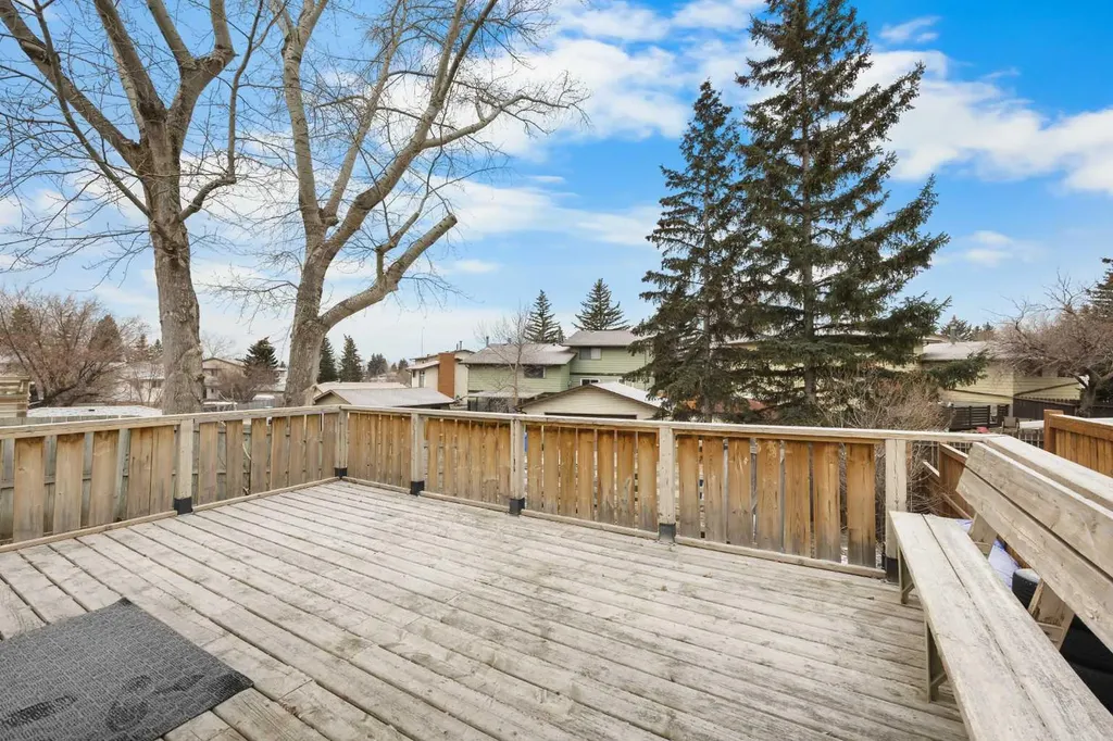 23 Edgedale Road NW Calgary AB T3A 2P6
