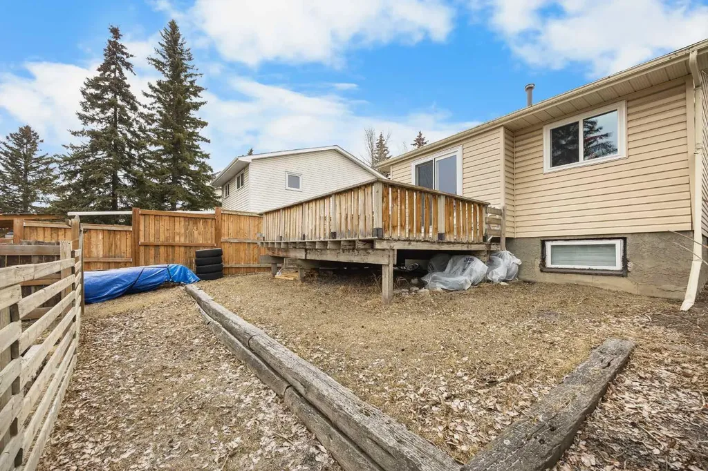 23 Edgedale Road NW Calgary AB T3A 2P6