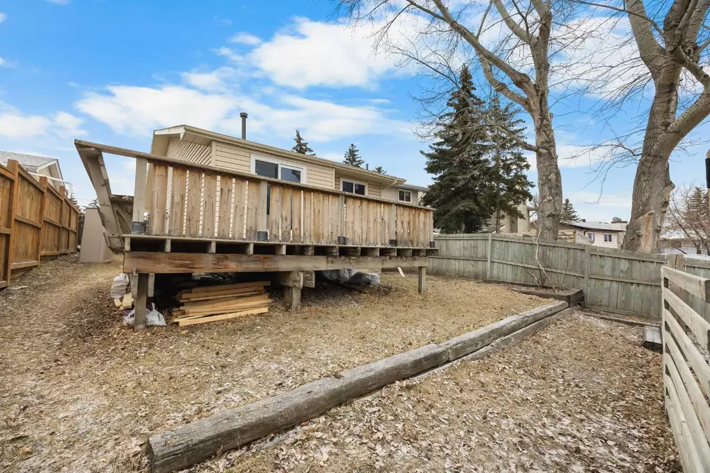 23 Edgedale Road NW Calgary AB T3A 2P6
