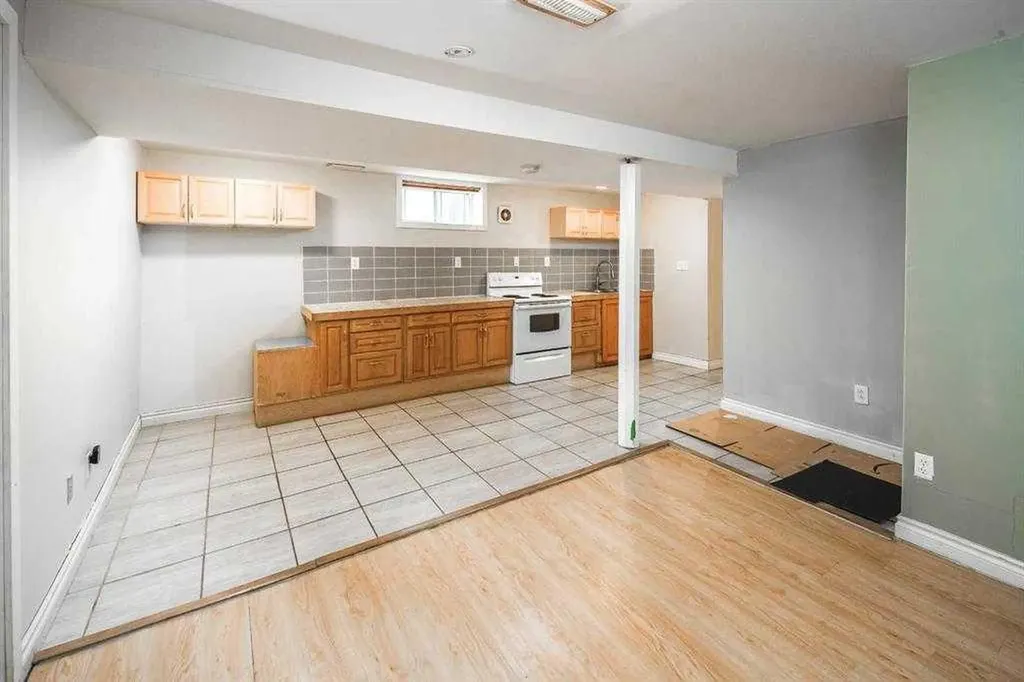 23 Edgedale Road NW Calgary AB T3A 2P6