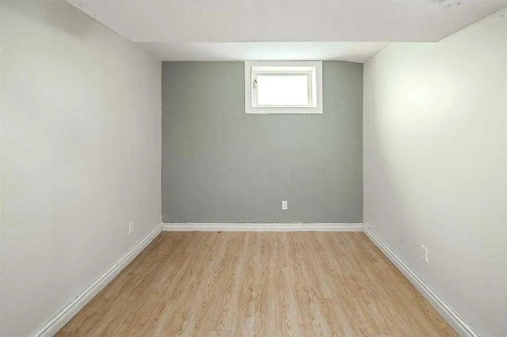 23 Edgedale Road NW Calgary AB T3A 2P6