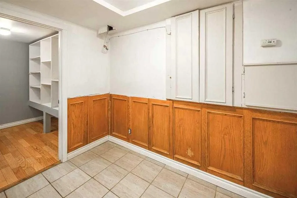 23 Edgedale Road NW Calgary AB T3A 2P6