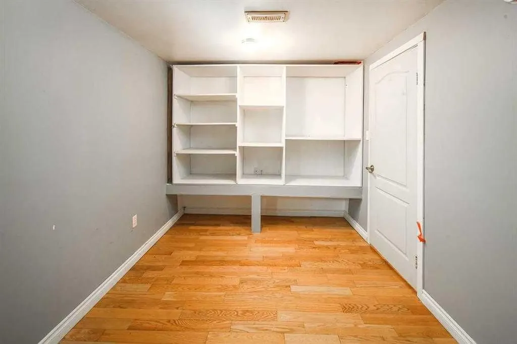 23 Edgedale Road NW Calgary AB T3A 2P6