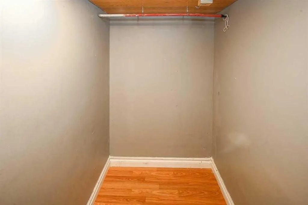 23 Edgedale Road NW Calgary AB T3A 2P6
