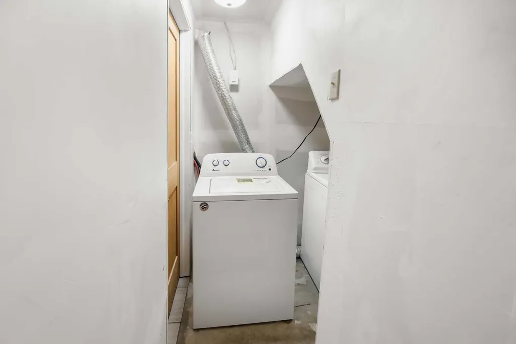 23 Edgedale Road NW Calgary AB T3A 2P6