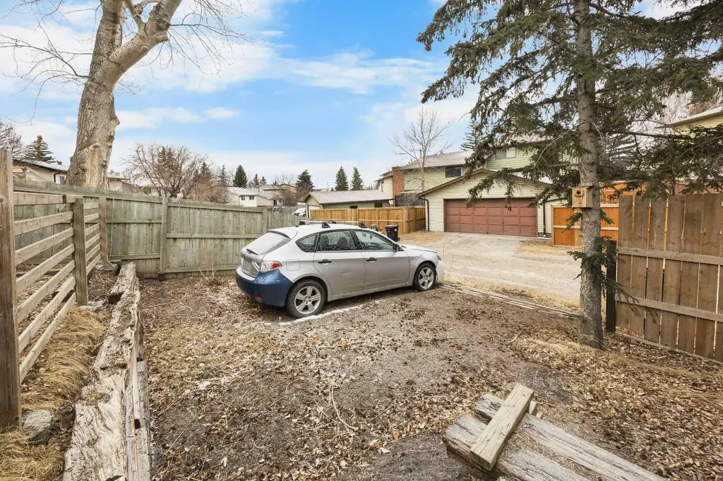 23 Edgedale Road NW Calgary AB T3A 2P6