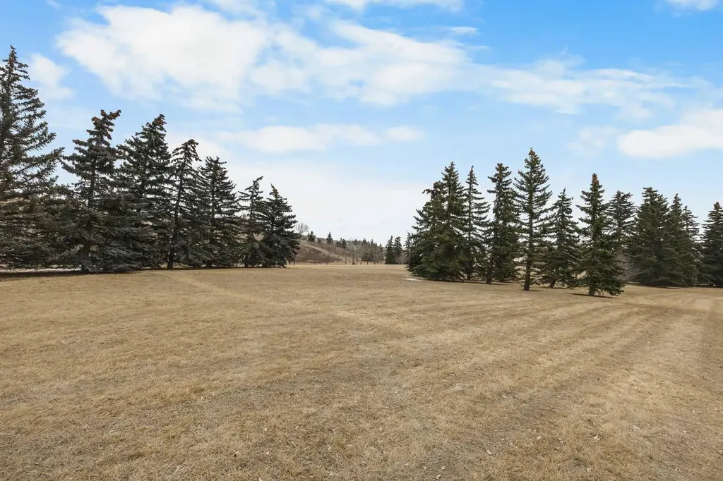 23 Edgedale Road NW Calgary AB T3A 2P6