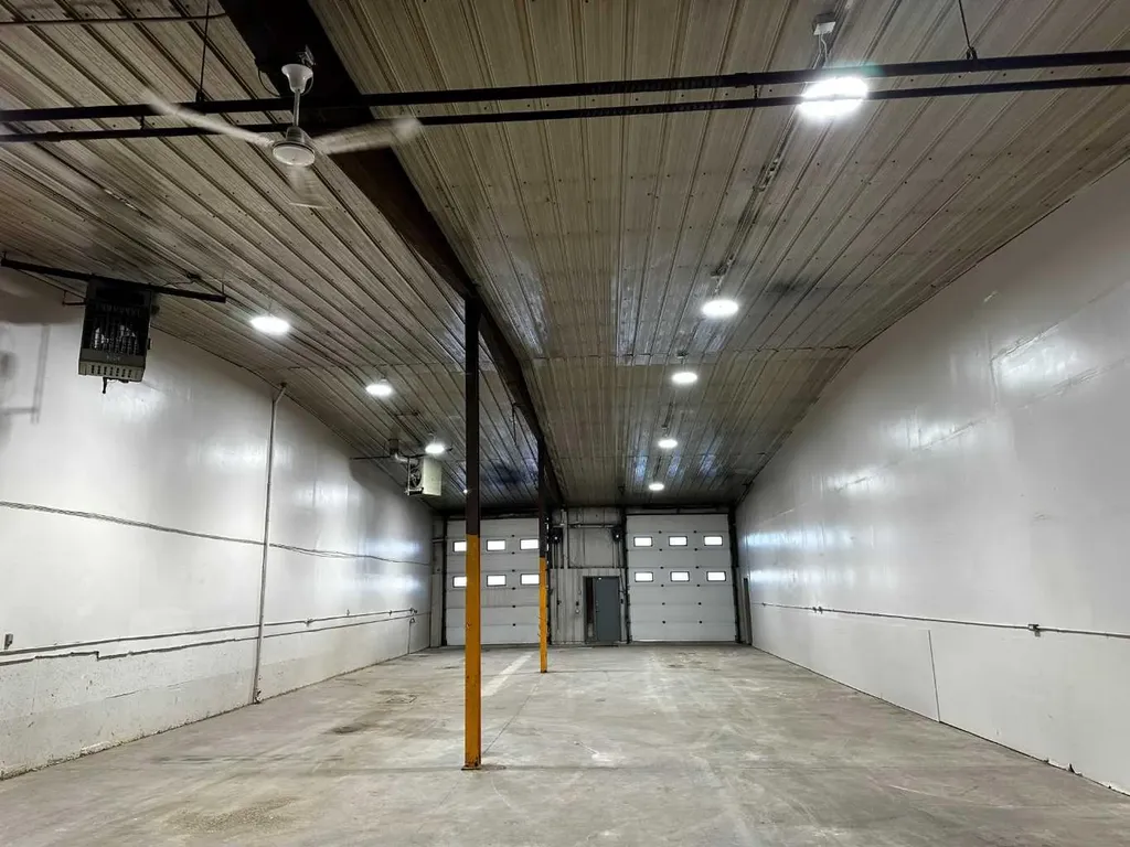 11037/43 92 Avenue Grande Prairie AB T8V 3J3