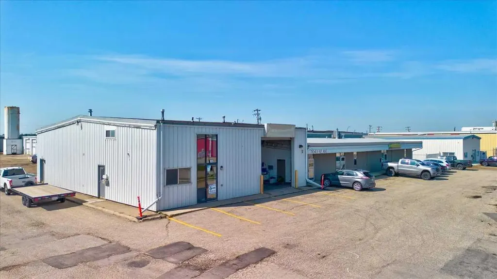 11037/43 92 Avenue Grande Prairie AB T8V 3J3