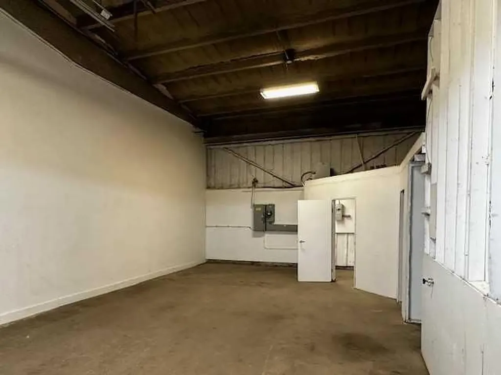 11037/43 92 Avenue Grande Prairie AB T8V 3J3