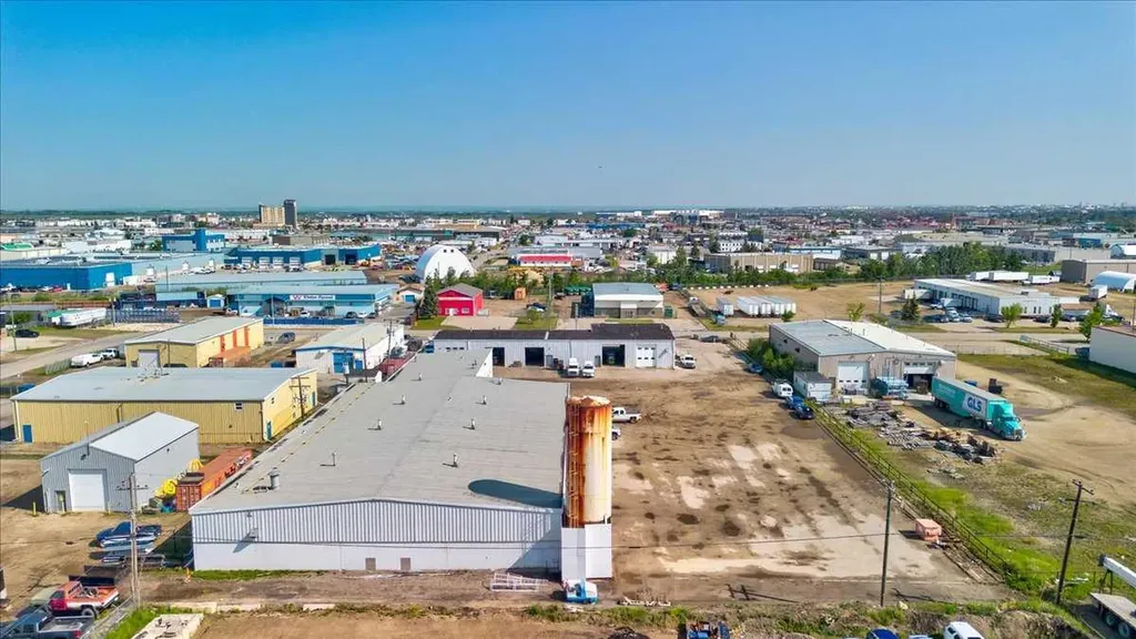 11037/43 92 Avenue Grande Prairie AB T8V 3J3