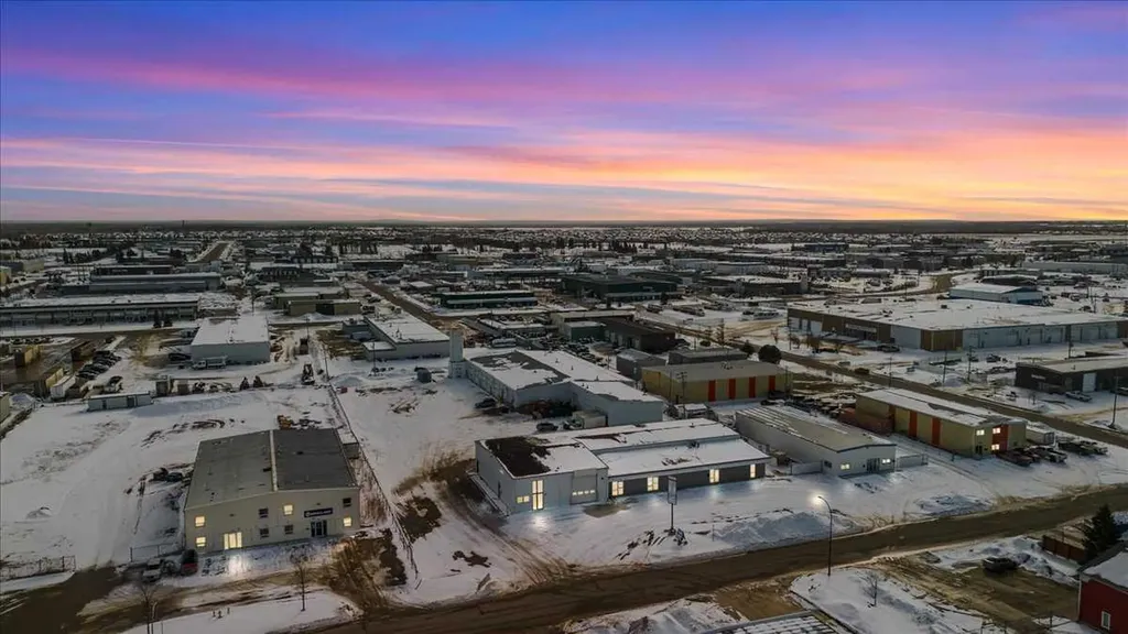 11037/43 92 Avenue Grande Prairie AB T8V 3J3
