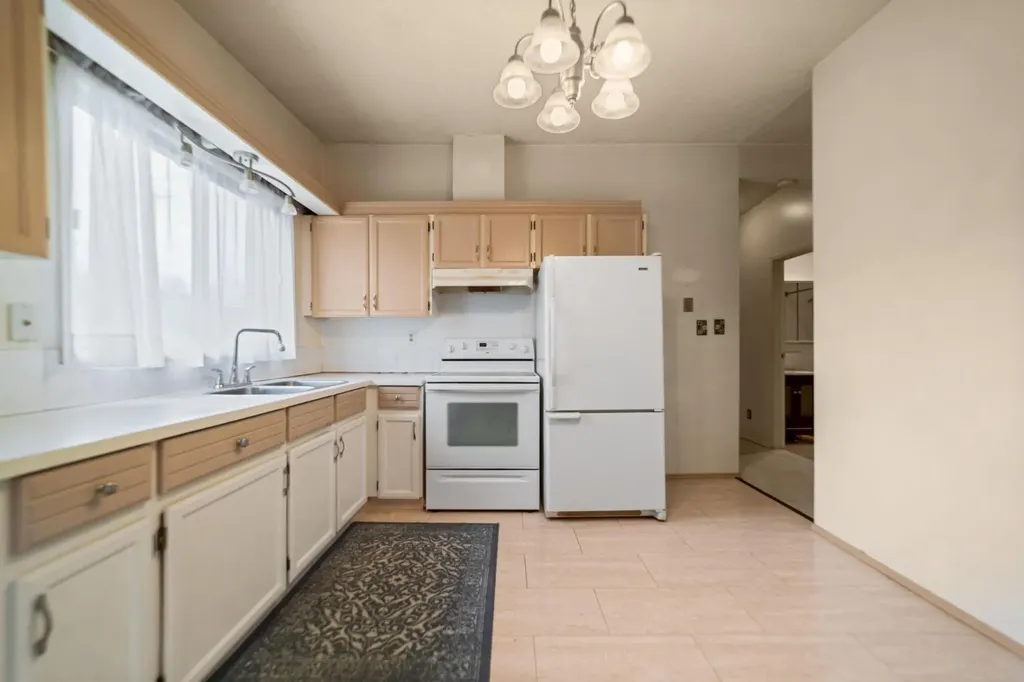 6614 44b Avenue Camrose AB T4V 2V5