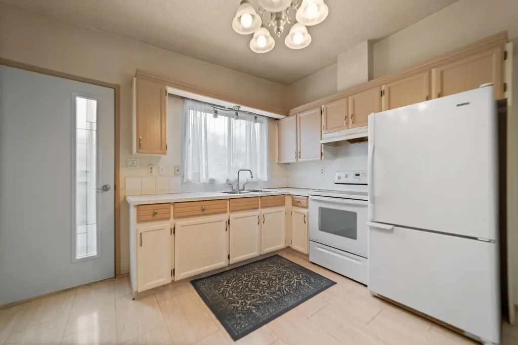 6614 44b Avenue Camrose AB T4V 2V5